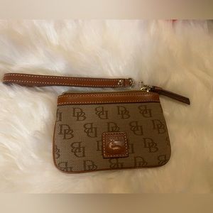 ✨SOLD✨Dooney & Bourke Wristlet / Coin purse